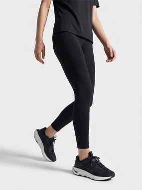 Nike Motiva Women’s 8 Black and White Walking Running Shoes DV1238-001